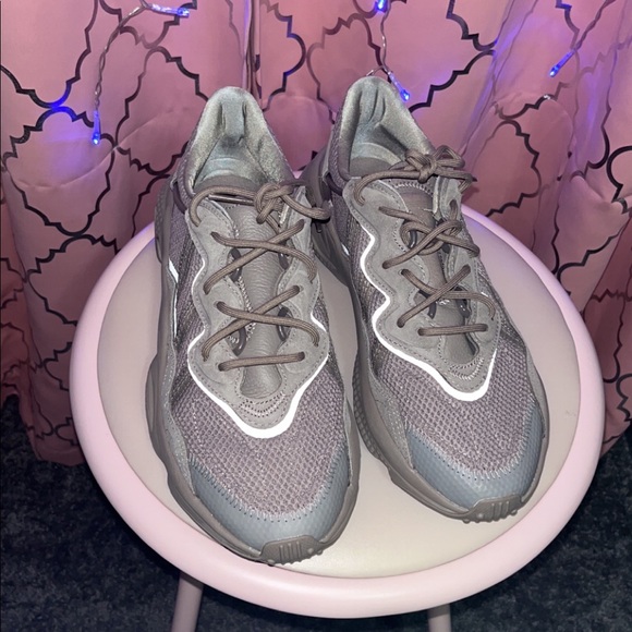 GREY OZWEEGOS like new - Picture 2 of 3